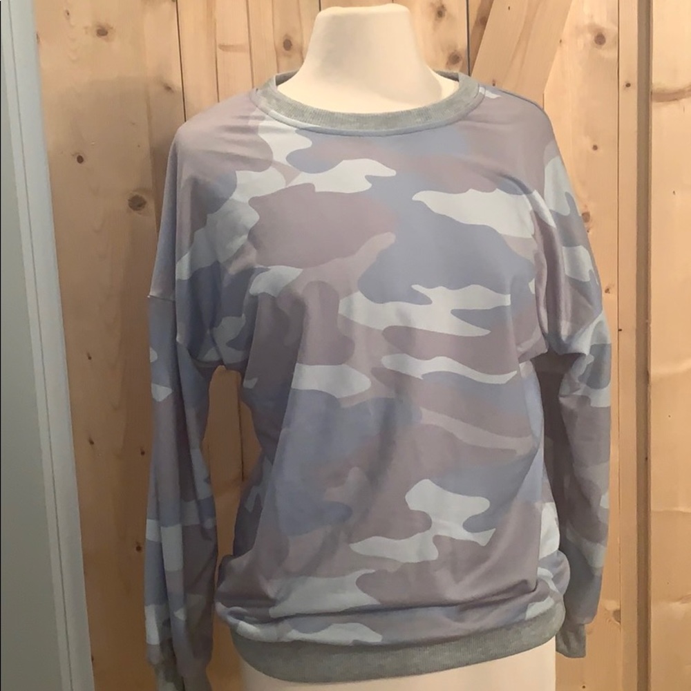NEW ✨ Lightweight Camo Sweatshirt L